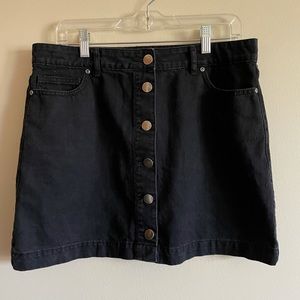 Black Mini Skirt. Jean skirt from Forever 21 ⭐️🌼